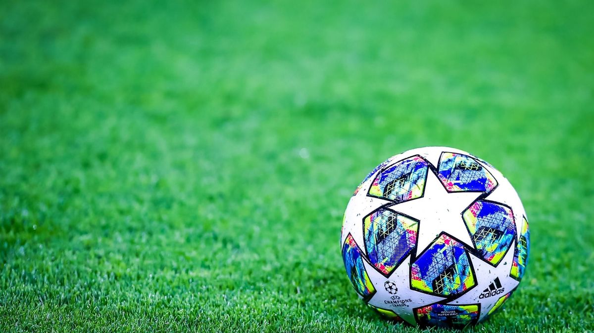 Přece jen fotbalové léto? UEFA chce dohrát evropské poháry o prázdninách